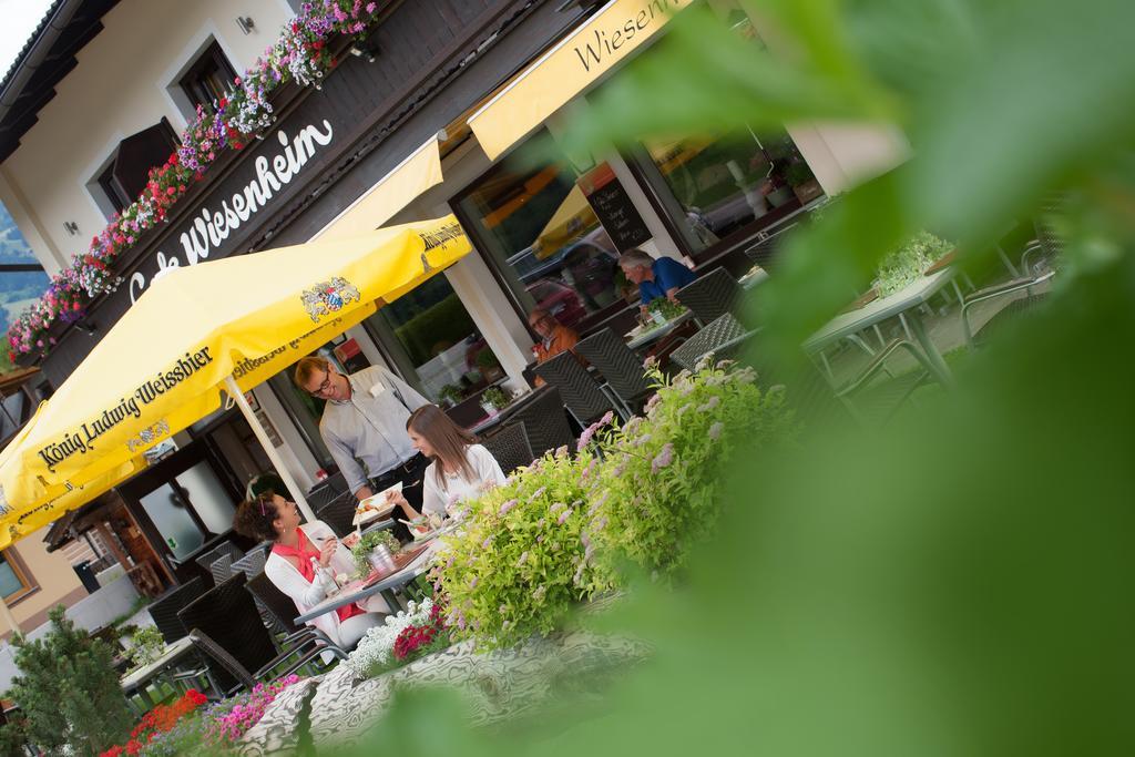 Restaurant Gaestehaus Wiesenheim Uderns Exterior foto